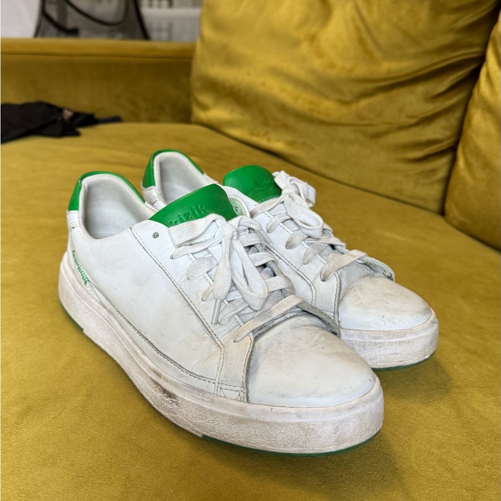 KIZIK Vegas - White and Green Leather Sneakers 9 WIDE